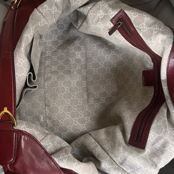 ❤️🔥GUCCI❤️🔥 HOBOS DARK BURGUNDY COLOR SHOULDER OR HAND BAG. - Picture 8 of 16